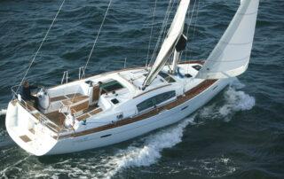 Beneteau_Oceanis_40_sail_boat_rent_charter_in_Greece_Aegean