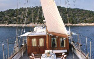 Liana_H_eolia_yacht_club_motor_yacht_Greece
